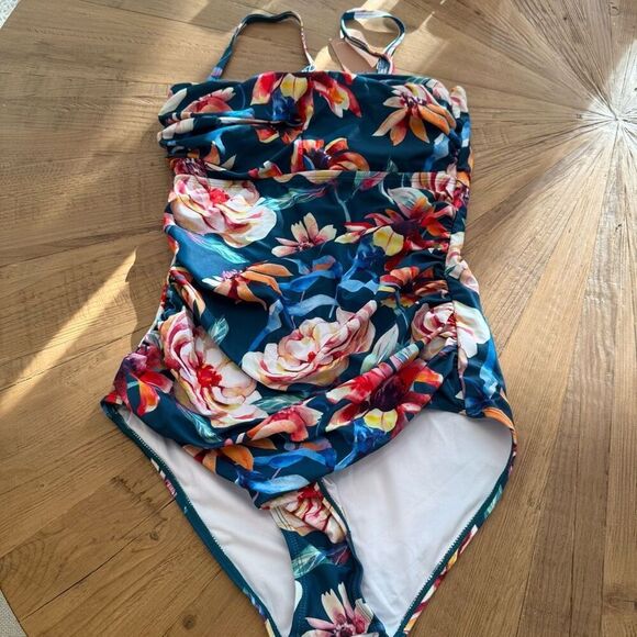 Deep V Neck Cut Out Onepiece Swimsuit size large - Picture 3 of 6